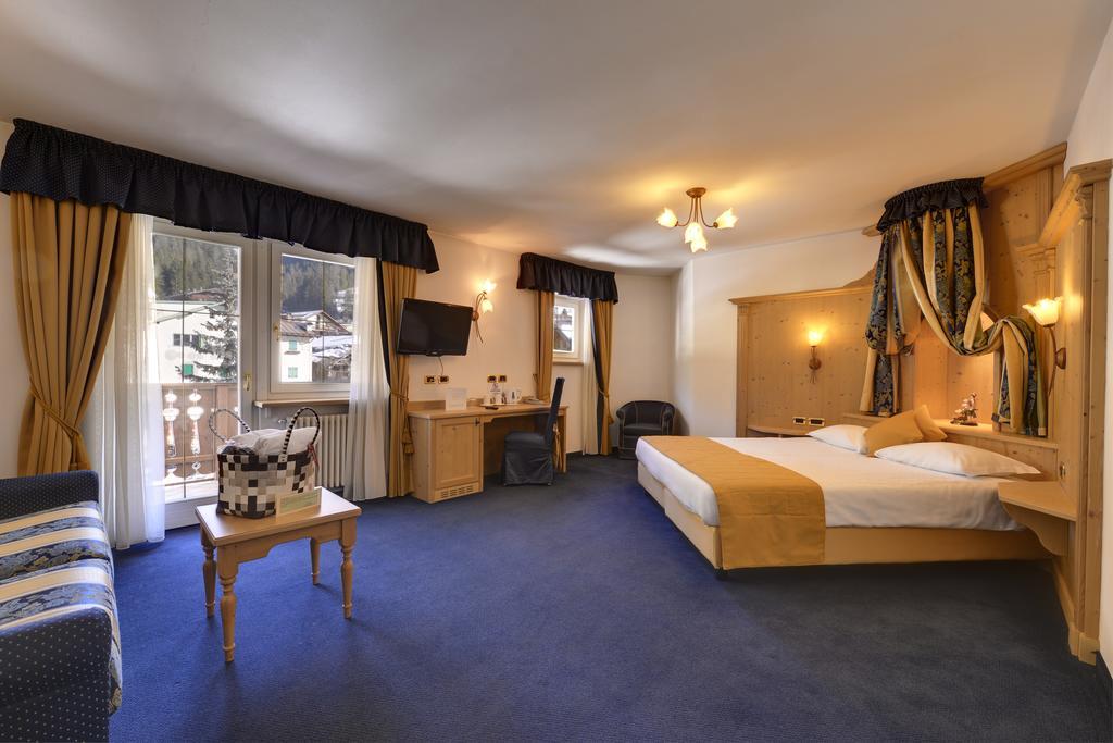 Hotel La Perla Canazei Habitación foto