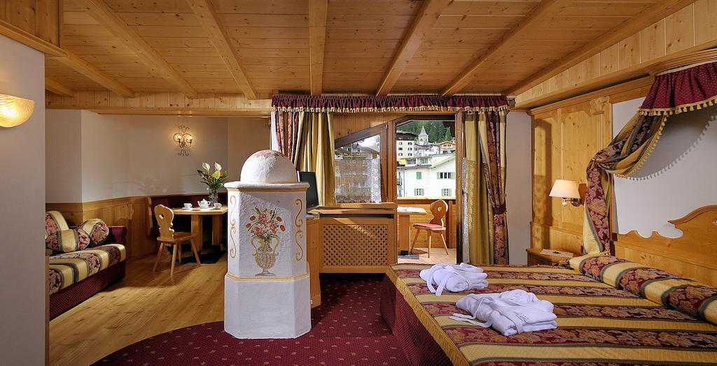 Hotel La Perla Canazei Habitación foto